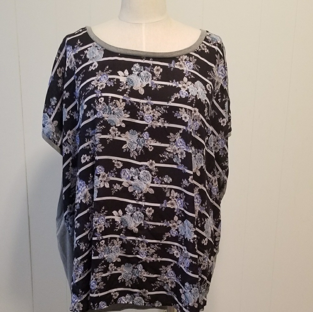 Torrid size 6 striped floral dolman shirt